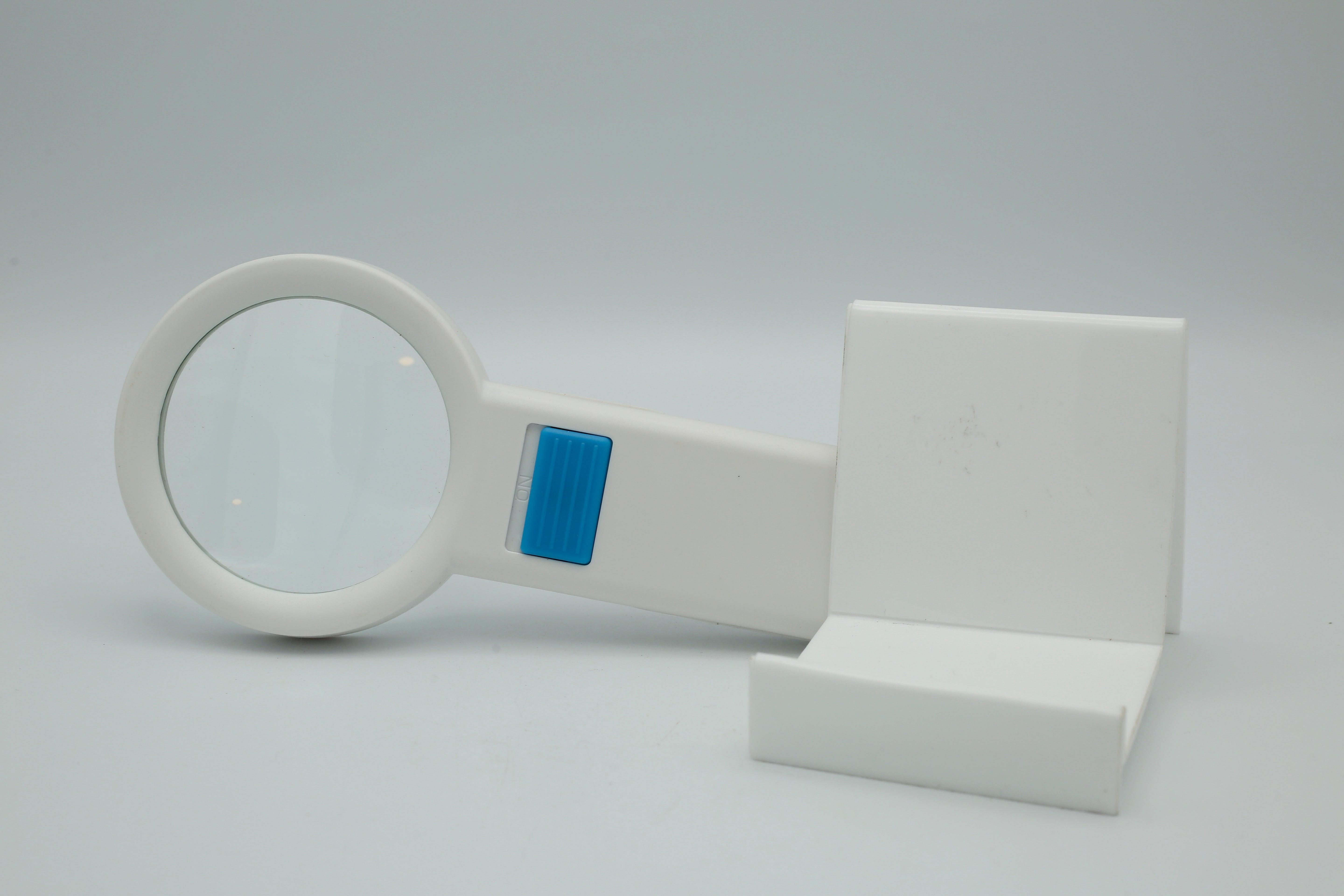 Magnifying Glass with LED 88MM DT-7672