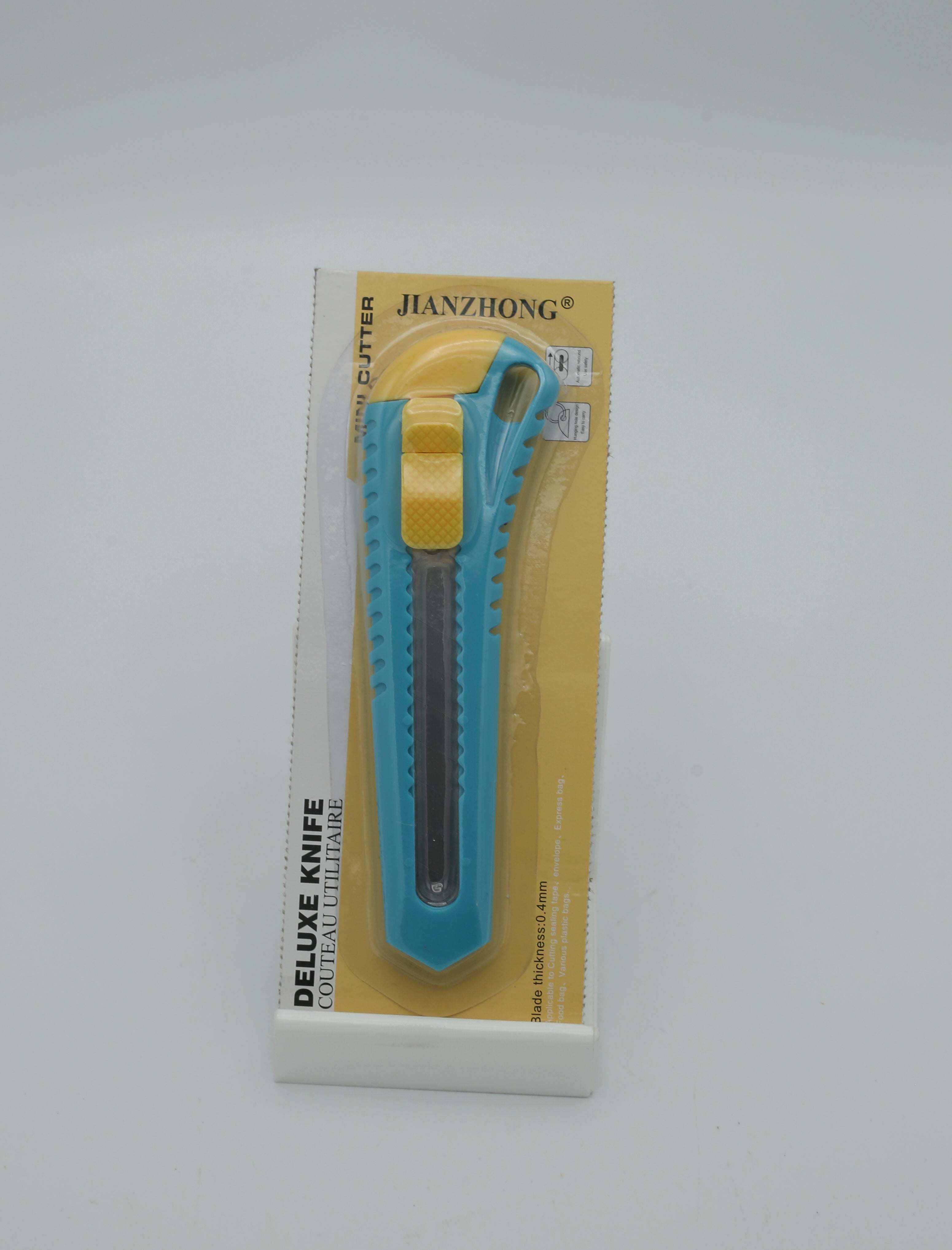 Deluxe Cutter Knife No.100