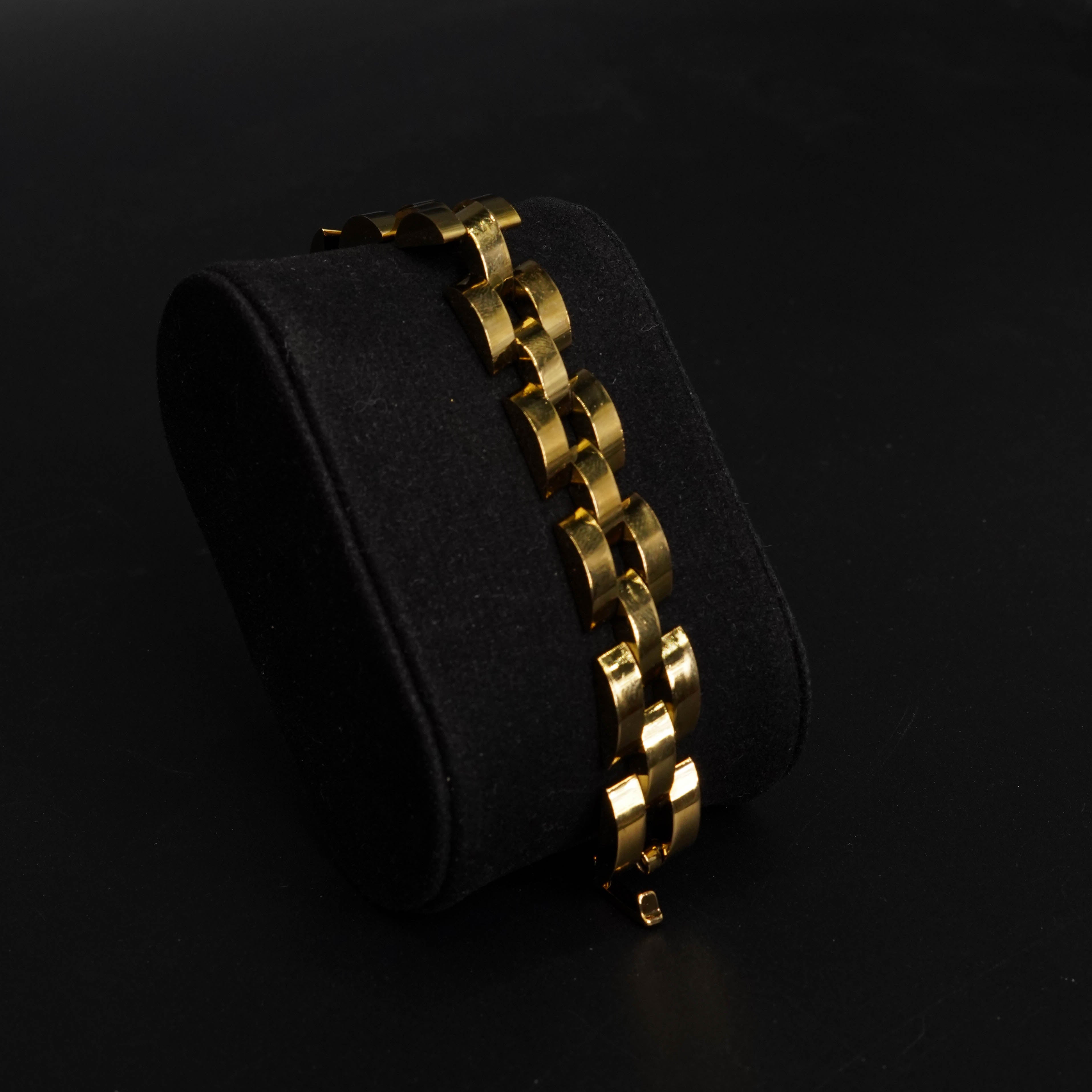 Golden Stainless Steel Bracelet for Boys and Men Lifetime Colour Guarantee B-4
