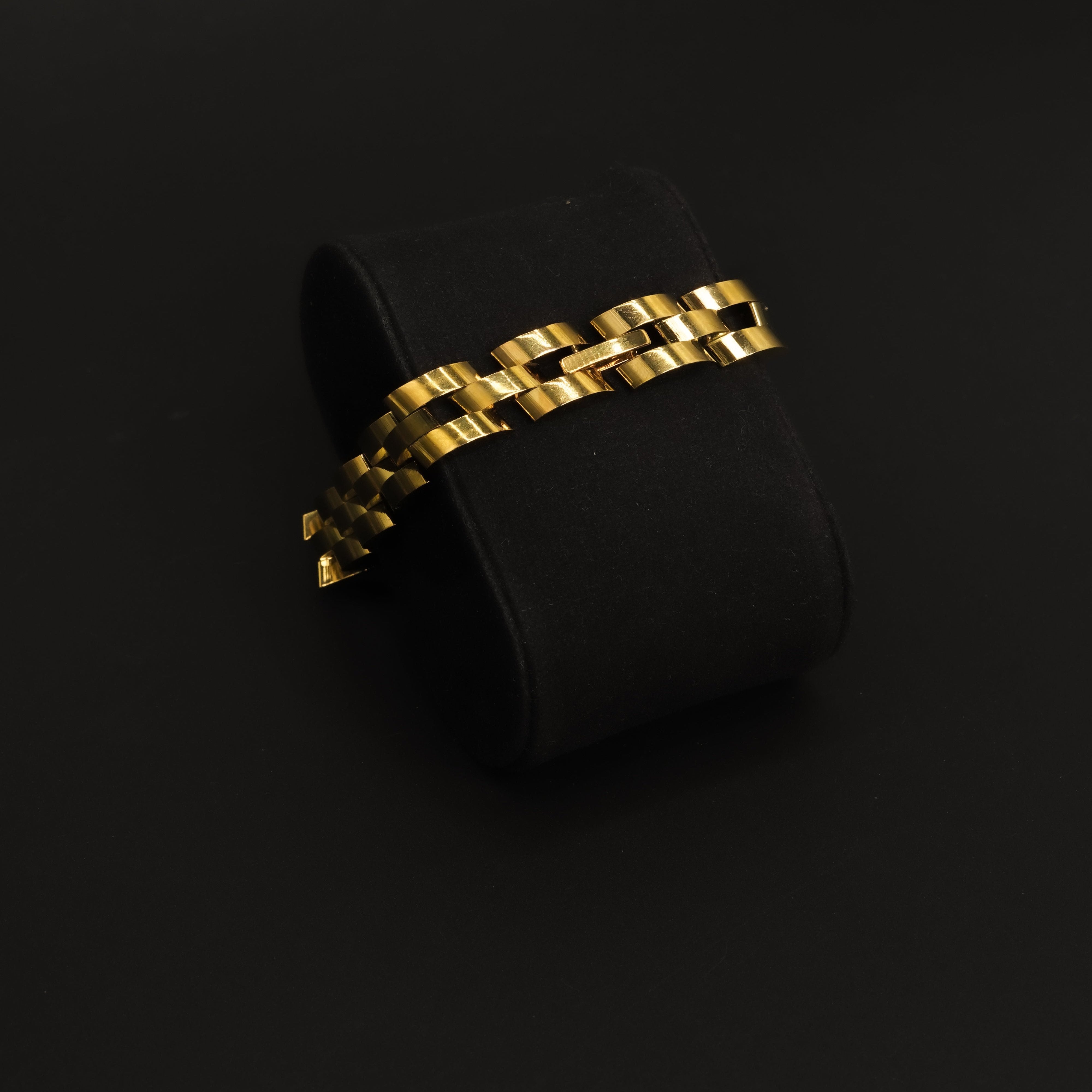 Golden Stainless Steel Bracelet for Boys and Men Lifetime Colour Guarantee B-4