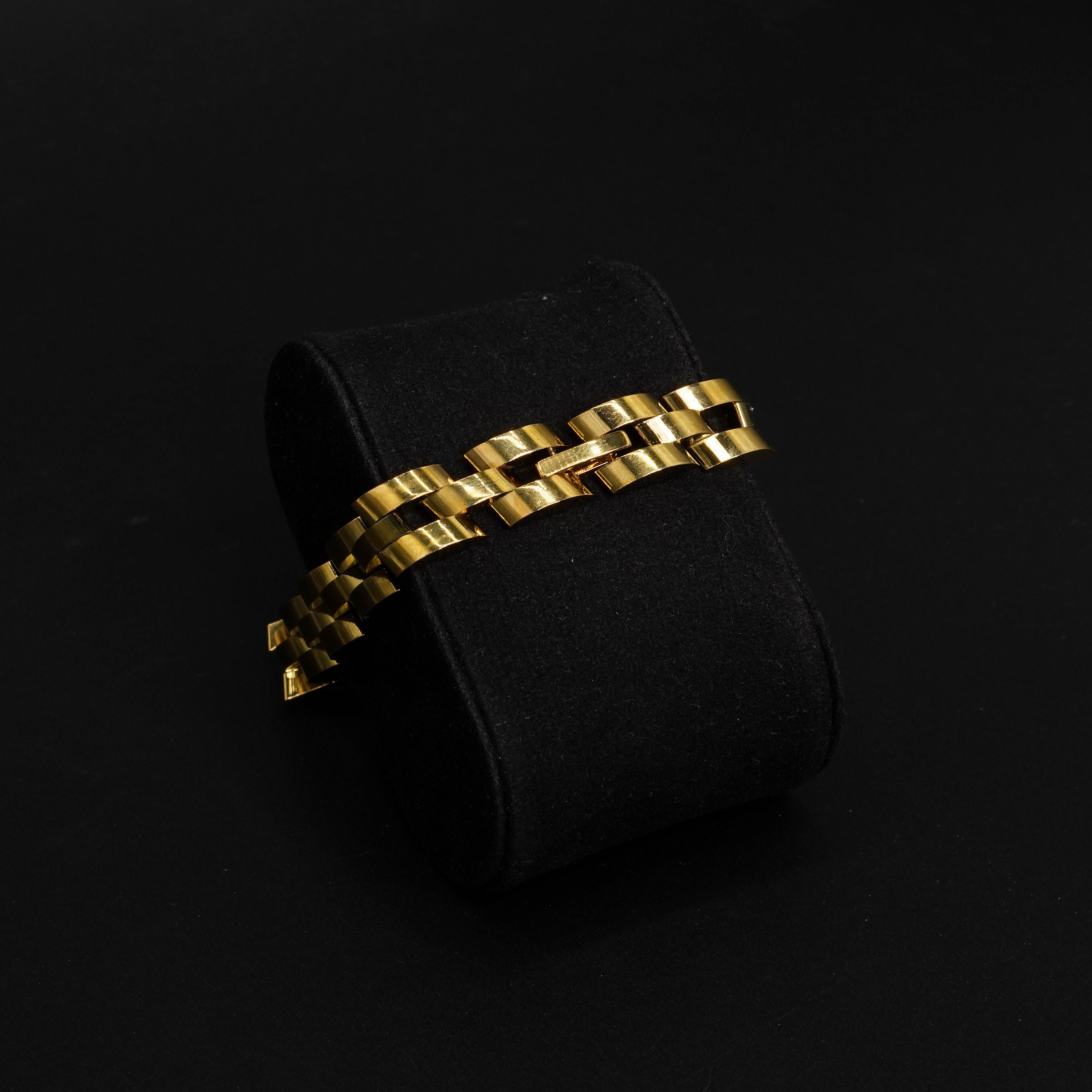 Golden Stainless Steel Bracelet for Boys and Men Lifetime Colour Guarantee B-4