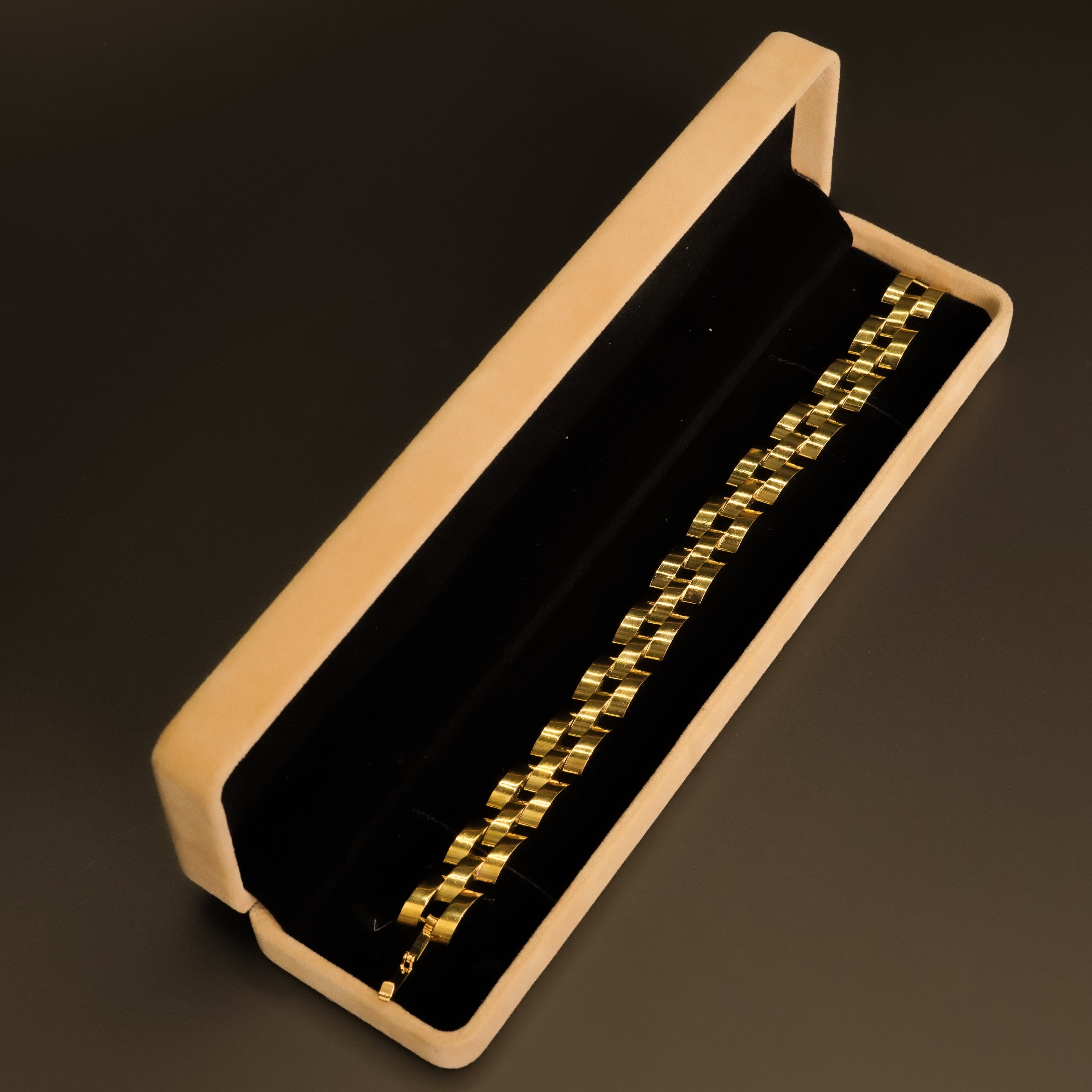 Golden Stainless Steel Bracelet for Boys and Men Lifetime Colour Guarantee B-4