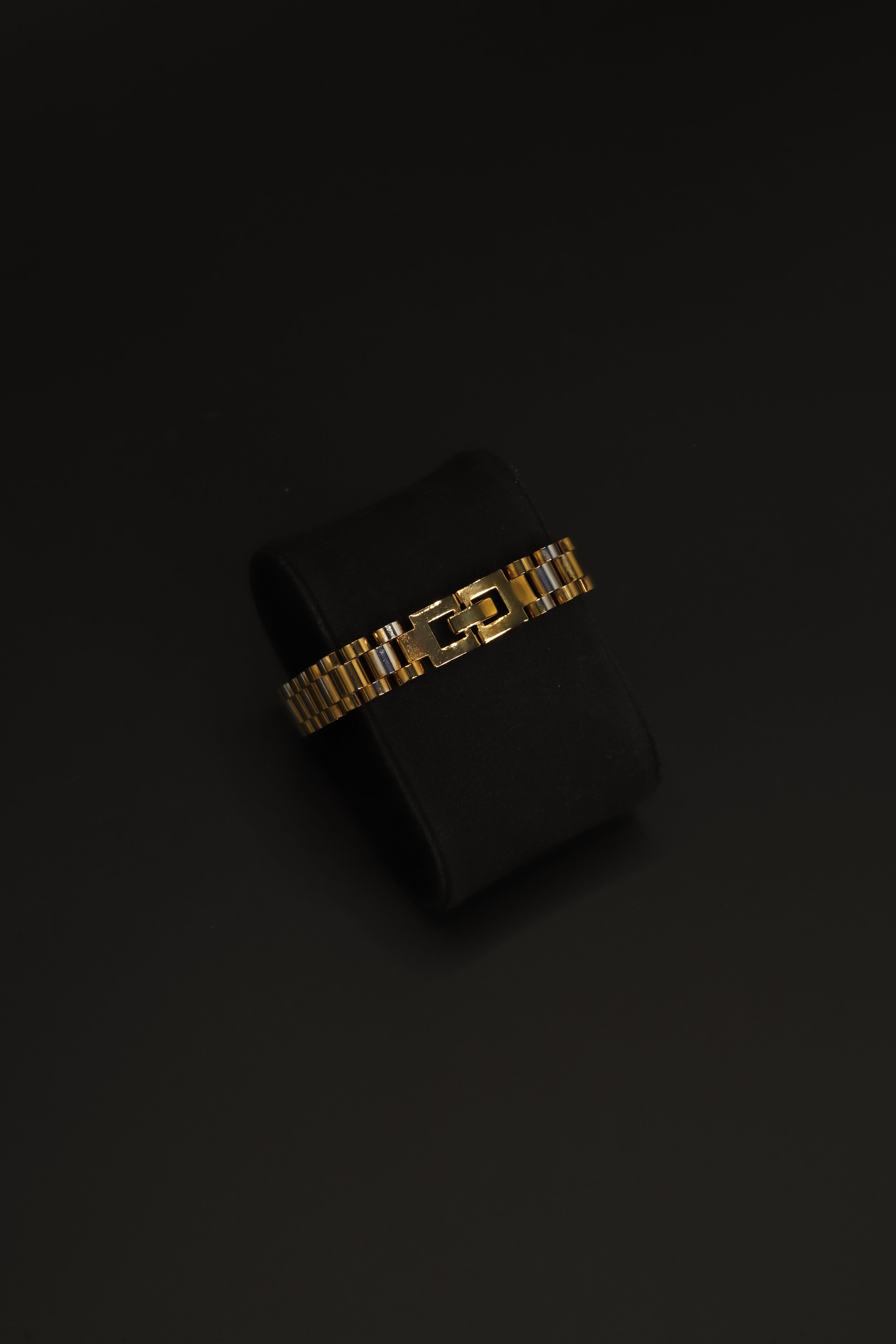 Golden Stainless Steel Bracelet for Boys and Men Lifetime Colour Guarantee B-8