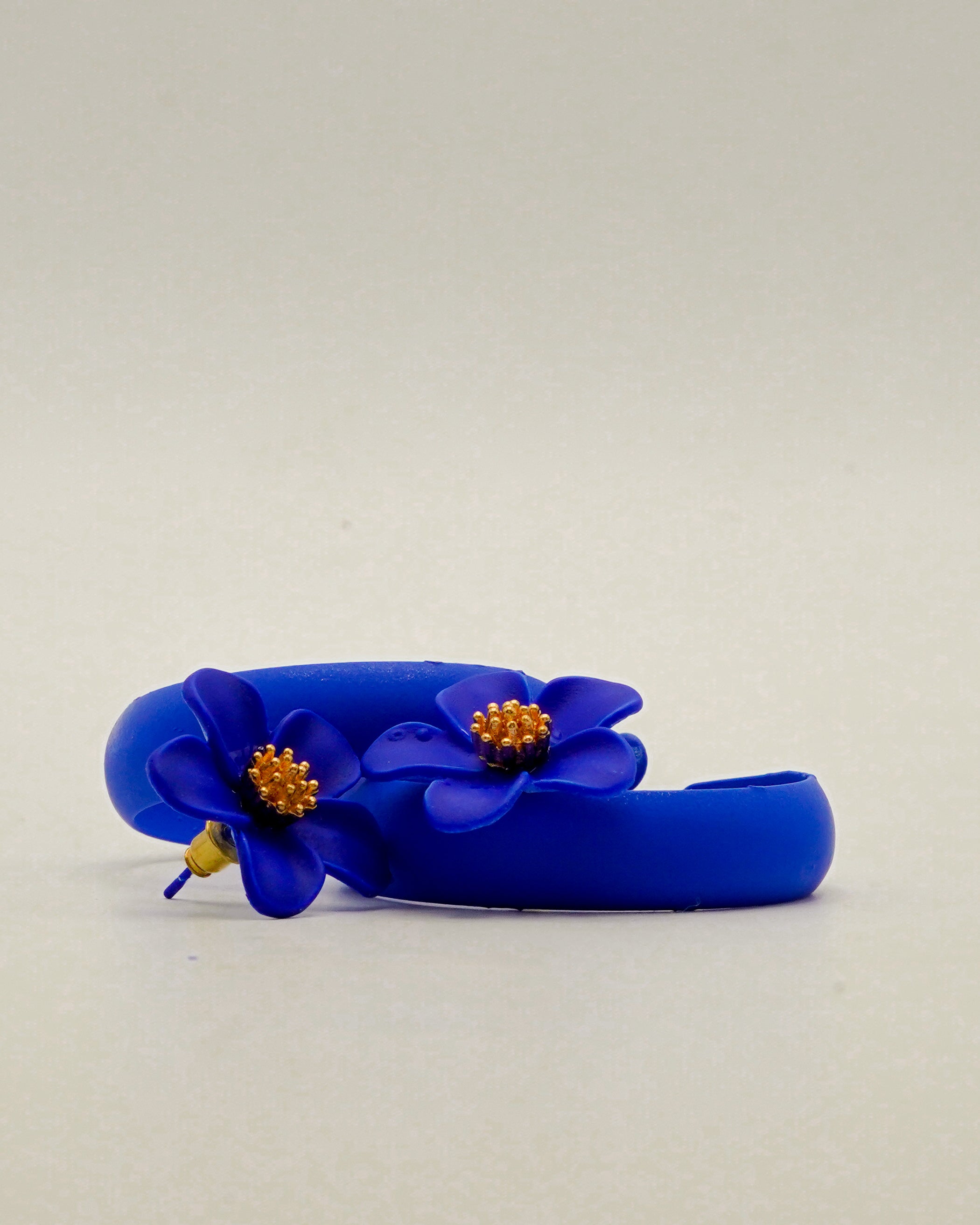 Flower Tops With Hoop Earrings E-25