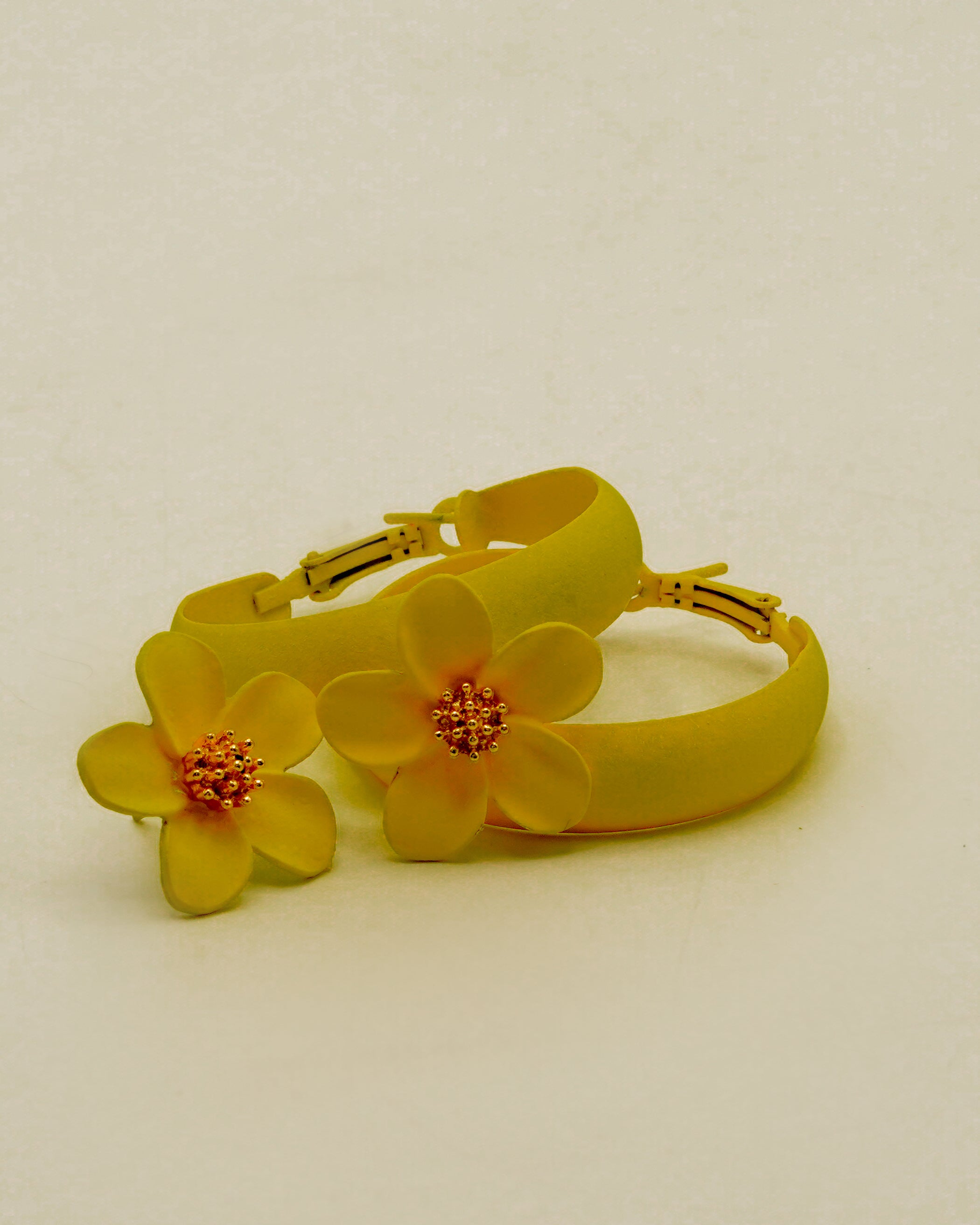 Flower Tops With Hoop Earrings E-25
